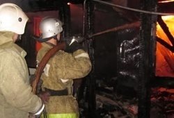 Спасатели МЧС России ликвидировали пожар в частной хозяйственной постройке в Крапивинском МО