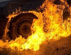 Спасатели МЧС России ликвидировали пожар в частном автомобиле в Крапивинском МО